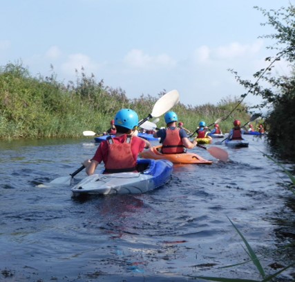 Sidcot students learning to canoe
